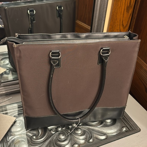 Targus Radiance Notebook Tote Brown and Black Bag - Picture 7 of 11